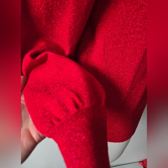 MOLLY BRACKEN NWT Red Sparkle V-Neck Sweater with Ruffle Shoulders. Size Large - Picture 5 of 13